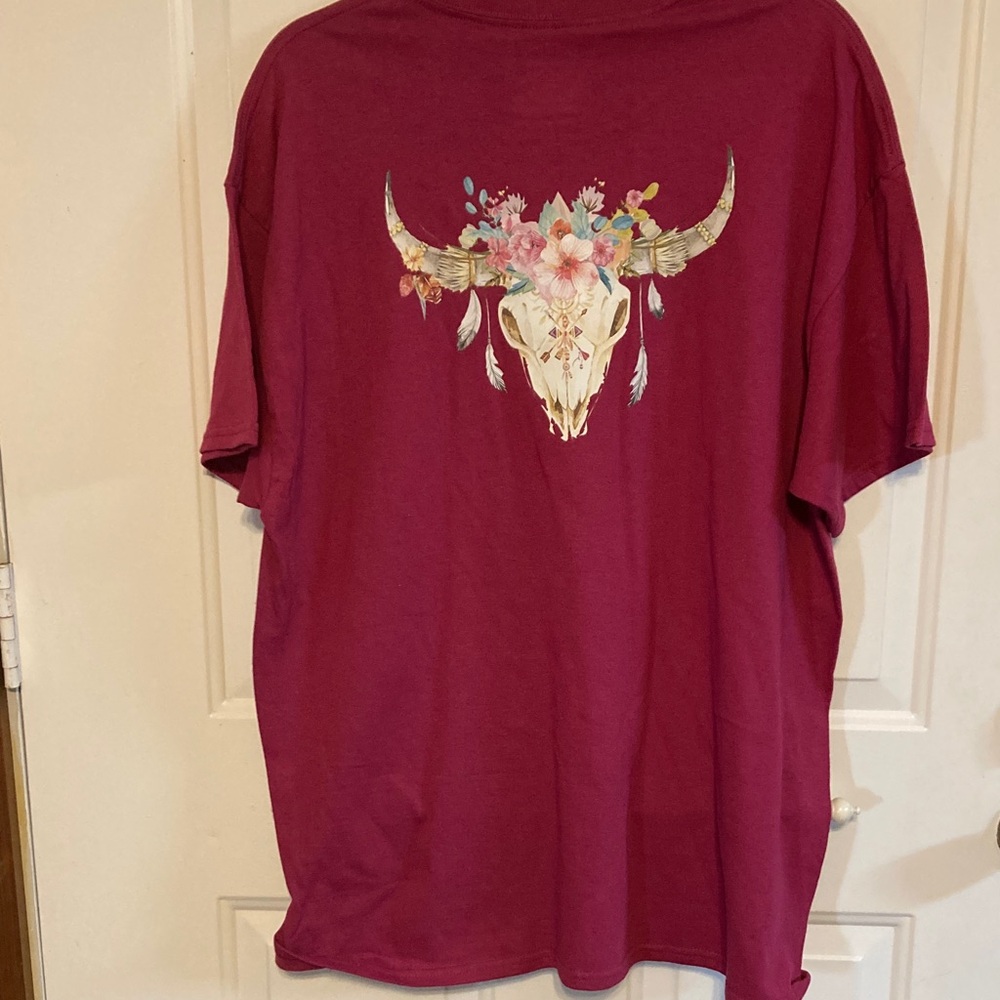 Gildan Burgundy Short-Sleeve Tee with Floral Bull Skull Graphic